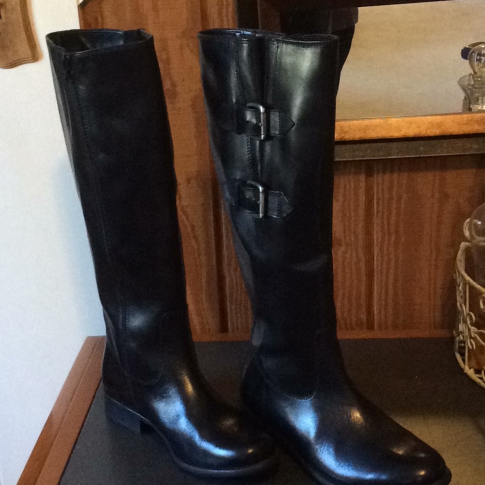 Clark’s Black Leather Knee Boots 71/2M NWOT